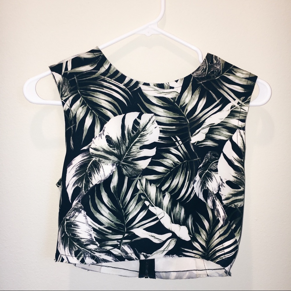 Forever 21 Palm Printed Top (Size M)